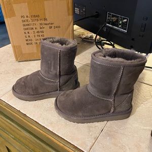 Gray uggs size 10 little girls